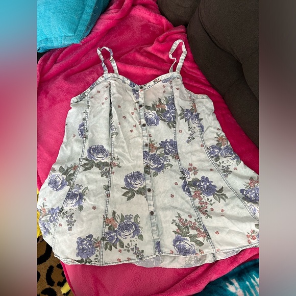 TORRID - light blue floral tank with flattering seam detail size 2 - Picture 4 of 5